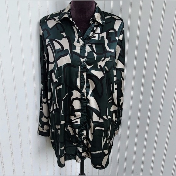 Milk & Honey Tops - Milk & Honey Women’s Button Front Tunic Top XL Green Abstract Print Long Sleeve